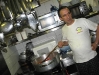 Lo chef Salvatore Commisso nella cucina del suo ristorante Acchiappafantasmi